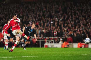LONDON, ENGLAND - MARCH 20:  Cesc Fábregas of Arsenal scores their second goal from the penalty spot during the Barclays Premier League match between Arsenal and West Ham United at Emirates Stadium on March 20, 2010 in London, England.  (Photo by Mike Hewitt/Getty Images)