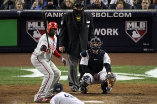 NEW YORK - NOVEMBER 04:  Ryan Howard #6 of the Philadelphia Phillies gets set to bat against the New York Yankees in Game Six of the 2009 MLB World Series at Yankee Stadium on November 4, 2009 in the Bronx borough of New York City.  (Photo by Jim McIsaac/Getty Images)