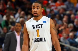 BUFFALO, NY - MARCH 19:  Da'Sean Butler #1 of the West Virginia Mountaineers against the Morgan State Bears during the first round of the 2010 NCAA men's basketball tournament at HSBC Arena on March 19, 2010 in Buffalo, New York.  (Photo by Rick Stewart/Getty Images)