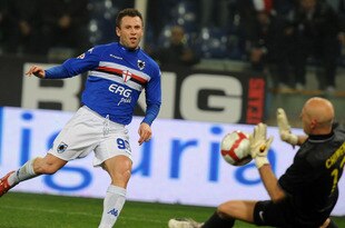GENOA, ITALY - MARCH 21:  Juventus goalkeeper Antonio Chimenti saves a shot on goal by Antonio Cassano of Sampdoria during the Serie A match between UC Sampdoria and Juventus FC at Stadio Luigi Ferraris on March 21, 2010 in Genoa, Italy.  (Photo by Massimo Cebrelli/Getty Images)