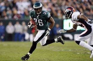 PHILADELPHIA - DECEMBER 27:  Brian Westbrook #36 of the Philadelphia Eagles runs the ball against the Denver Broncos on December 27, 2009 at Lincoln Financial Field in Philadelphia, Pennsylvania. The Eagles defeated the Broncos 30-27.  (Photo by Jim McIsaac/Getty Images)