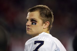 PALO ALTO, CA - NOVEMBER 28:  Jimmy Clausen #7 of the Notre Dame Fighting Irish walks the sideline during their game against the Stanford Cardinal at Stanford Stadium on November 28, 2009 in Palo Alto, California.  (Photo by Ezra Shaw/Getty Images)