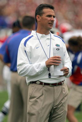 GAINESVILLE, FL - SEPTEMBER 19:  Head coach Lane Kiffin of the Tennessee Volunteers watches the action prior to the game against the Florida Gators at Ben Hill Griffin Stadium on September 19, 2009 in Gainesville, Florida.  (Photo by Sam Greenwood/Getty I