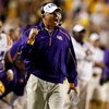 BATON ROUGE, LA - OCTOBER 24:  Head coach Les Miles of the Louisiana State University Tigers reacts to a missed field goal against the Auburn Tigers at Tiger Stadium on October 24, 2009 in Baton Rouge, Louisiana.  (Photo by Chris Graythen/Getty Images)