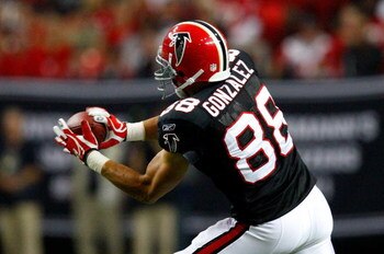 ATLANTA - SEPTEMBER 20:  Tony Gonzalez #88 of the Atlanta Falcons pulls in a reception against the Carolina Panthers at Georgia Dome on September 20, 2009 in Atlanta, Georgia.  (Photo by Kevin C. Cox/Getty Images)