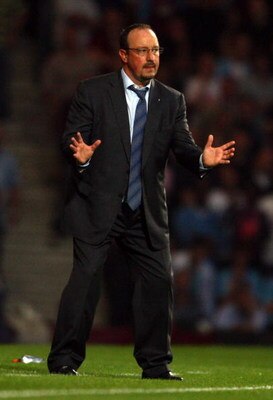 LONDON, ENGLAND - SEPTEMBER 19:  Liverpool manager Rafael Benitez gestures during the Barclays Premier League match between West Ham United and Liverpool at Upton Park on September 19, 2009 in London, England.  (Photo by Jamie McDonald/Getty Images)