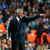 LONDON, ENGLAND - SEPTEMBER 15:  Carlo Ancelotti the Chelsea coach shouts instructions to his players during the UEFA Champions League Group D match between Chelsea and FC Porto at Stamford Bridge on September 15, 2009 in London, England.  (Photo by Phil 