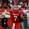 HOUSTON - NOVEMBER 17:  Quarterback Case Keenum #7 of the Houston Cougars throws a pass against the Marshall Thundering Herd at Robertson Stadium November 17, 2007 in Houston, Texas. Houston won 35-28.  (Photo by Stephen Dunn/Getty Images)