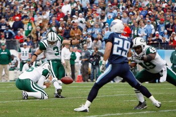 NASHVILLE, TN - NOVEMBER 23:  Jay Feely #3 of the New York Jets kicks a field goal during the game against the Tennessee Titans at LP Field on November 23, 2008 in Nashville, Tennessee. (Photo by Kevin C. Cox/Getty Images)
