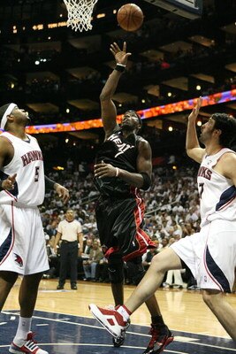 ATLANTA - APRIL 29:  Jermaine O'Neal #7 of the Miami Heat scores between Josh Smith #5 and Zaza Pachulia #27 of the Atlanta Hawks during Game Five of the Eastern Conference Quarterfinals at Philips Arena on April 29, 2009 in Atlanta, Georgia. NOTE TO USER