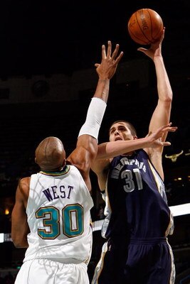 NEW ORLEANS - DECEMBER 07:  Darko Milicic #31 of the Memphis Grizzlies makes a shot over David West #30 of the New Orleans Hornets on December 7, 2007 at the New Orleans Arena in New Orleans, Louisiana.  The Hornets defeated the Grizzlies 118-116.    NOTE