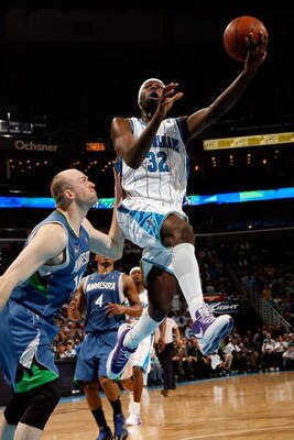 NEW ORLEANS - FEBRUARY 08:  Julian Wright #32 of the New Orleans Hornets makes a shot over Brian Cardinal #14 of the Minnesota Timberwolves on February 8, 2009 in New Orleans, Louisiana.  The Hornets defeated the Timberwolves 101-97.  NOTE TO USER: User e