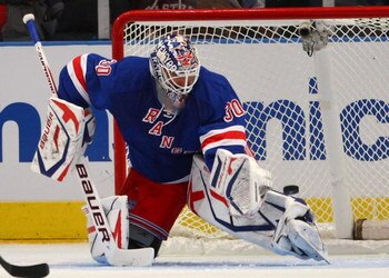 NEW YORK - SEPTEMBER 21: Henrik Lundqvist #30 of the New York Rangers makes the kick save against the Detroit Red Wings during preseason action at Madison Square Garden on September 21, 2009 in New York City. (Photo by Bruce Bennett/Getty Images)