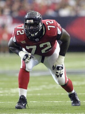 ATLANTA, GA - SEPTEMBER 30: Tackle Wayne Gandy #72 of the Atlanta Falcons sets to block against the Houston Texans at the Georgia Dome on September 30, 2007 in Atlanta, Georgia.  The Falcons won 26 - 16.  (Photo by Al Messerschmidt/Getty Images)