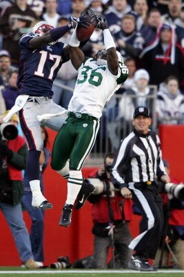 FOXBORO, MA - JANUARY 07:  Chad Jackson #36 of the New England Patriots goes up for a pass against David Barrett #36 of the New York Jets during the AFC Wild Card Playoff Game at Gillette Stadium on January 7, 2007 in Foxboro, Massachusetts.  (Photo by El