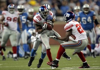 DETROIT - NOVEMBER 18:  Sam Madison #29 of the New York Giants makes an interception in front of Gibril Wilson #29 as he is tackled by Shaun McDonald #84 of the Detroit Lions during the fourth quarter at Ford Field on November 18, 2007 in Detroit, Michiga