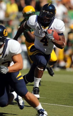 EUGENE, OR - SEPTEMBER 26: Jahvid Best #4 of the California Bears finds little running room in the first quarter of the game against  the Oregon Ducks at Autzen Stadium on September 26, 2009 in Eugene, Oregon. (Photo by Steve Dykes/Getty Images)