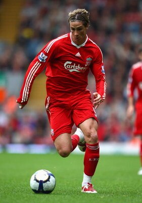 LIVERPOOL, ENGLAND - SEPTEMBER 26:  Fernando Torres of Liverpool in action during the Barclays Premier League match between Liverpool and Hull City at Anfield on September 26, 2009 in Liverpool, England.  (Photo by Clive Brunskill/Getty Images)