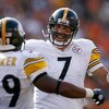 CINCINNATI - SEPTEMBER 27:  Ben Roethlisberger #7 of the Pittsburgh Steelers celebrates with Willie Parker #39 during the NFL game against the Cincinnati Bengals at Paul Brown Stadium on September 27, 2009 in Cincinnati, Ohio.  (Photo by Andy Lyons/Getty 