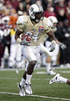 MEMPHIS, TN - DECEMBER 29:  Kevin Smith #24 of the UCF Knights runs against the Mississippi State Bulldogs during the 49th Annual Autozone Liberty Bowl at Liberty Bowl Memorial Stadium December 29, 2007 in Memphis, Tennessee.  (Photo by Joe Murphy/Getty I