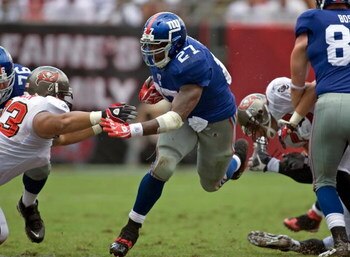 TAMPA, FL - SEPTEMBER 27:  Running back Brandon Jacobs #27 of the New York Giants runs the ball against the Tampa Bay Buccaneers during the game at Raymond James Stadium on September 27, 2009 in Tampa, Florida.  (Photo by J. Meric/Getty Images)