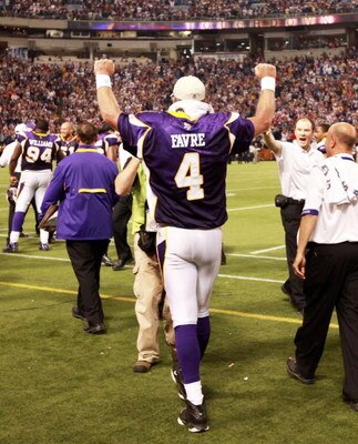 MINNEAPOLIS, MN - SEPTEMBER 27: Quarterback Brett Favre #4 of the Minnesota Vikings pumps his fists in celebration after defeating the San Francisco 49ers 27-24 at Hubert H. Humphrey Metrodome on September 27, 2009 in Minneapolis, Minnesota. Favre threw a