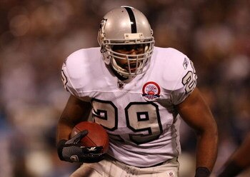 OAKLAND, CA - SEPTEMBER 14:  Michael Bush #29 of the Oakland Raiders runs for a four yard touchdown in the first quarter against the San Diego Chargers on September 14, 2009 at the Oakland-Alameda County Coliseum in Oakland, California.  (Photo by Ezra Sh