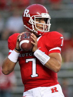 PISCATAWAY, NJ - SEPTEMBER 07:  Tom Savage #7 of the Rutgers Scarlet Knights throws a pass against the Cincinnati Bearcats at Rutgers Stadium on September 7, 2009 in Piscataway, New Jersey.  (Photo by Jim McIsaac/Getty Images)