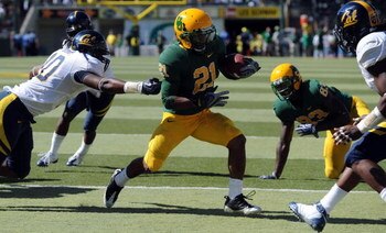 EUGENE, OR - SEPTEMBER 26: LaMichael James #21 of the Oregon Ducks eludes the tackle of Devin Bishop #10 of the California Bears on his way to a touchdown in the second quarter of the game at Autzen Stadium on September 26, 2009 in Eugene, Oregon. (Photo 