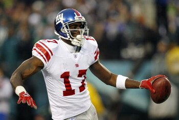 PHILADELPHIA - DECEMBER 9: Plaxico Burress #17 of the New York Giants runs in for a touchdown during the NFL game against the Philadelphia Eagles at the Lincoln Financial Field on December 9, 2007 in Philadelphia, Pennsylvania. (Photo by Jeff Zelevansky/G