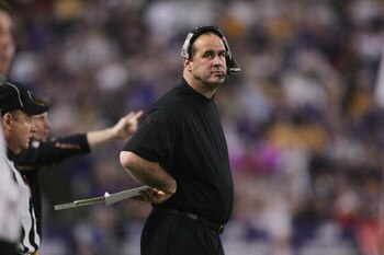 MINNEAPOLIS - DECEMBER 11:  Head coach Mike Tice of the Minnesota Vikings looks on against the St. Louis Rams on December 11, 2005 at the Metrodome in Minneapolis, Minnesota. The Vikings defeated the Rams 27-13.  (Photo by Elsa/Getty Images) 