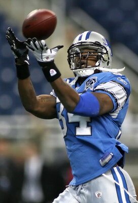 DETROIT - NOVEMBER 23:  Running back Kevin Smith #34 of the Detroit Lions warms up before the NFL game against the Tampa Bay Buccaneers at Ford Field on November 23, 2008 in Detroit, Michigan.  (Photo by Christian Petersen/Getty Images)