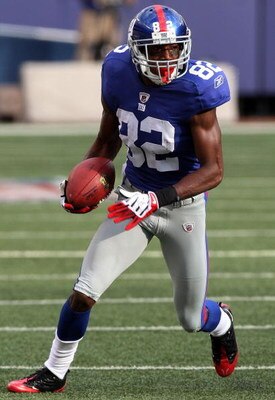 EAST RUTHERFORD, NJ - SEPTEMBER 13:  Mario Manningham #82 of the New York Giants runs in a second quarter touchdown against the Washington Redskins on September 13, 2009 at Giants Stadium in East Rutherford, New Jersey.  (Photo by Jim McIsaac/Getty Images
