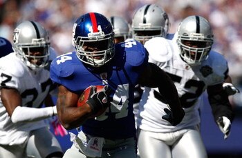 EAST RUTHERFORD, NJ - OCTOBER 11:  Ahmad Bradshaw #44 of the New York Giants runs past the Oakland Raiders defense in the first quarter during the game on October 11, 2009 at Giants Stadium in East Rutherford, New Jersey.  (Photo by Jared Wickerham/Getty 
