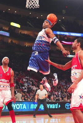 HOUSTON - FEBRUARY 19:  Vince Carter #15 of the East Team dunks the ball in the first half at the 2006 NBA All-Star Game during NBA All-Star Weekend at the Toyota Center on February 19, 2006 in Houston, Texas. NOTE TO USER: User expressly acknowledges and