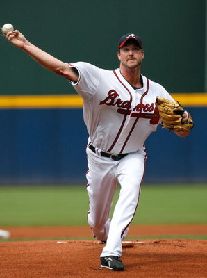 ATLANTA - AUGUST 01:  Starting pitcher Derek Lowe #32 of the Atlanta Braves against the Los Angeles Dodgers on August 1, 2009 at Turner Field in Atlanta, Georgia.  (Photo by Kevin C. Cox/Getty Images)