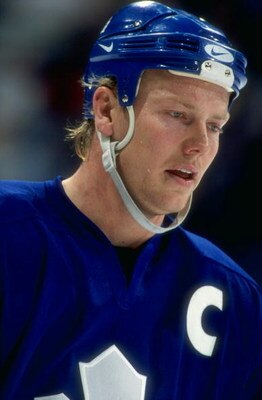 5 Nov 1997:  Mats Sundin #13 of the Toronto Maple Leafs in action during a game against the Calgary Flames at the Canadien Airlines Saddledome in Calgary, Canada. Mandatory Credit: Ian Tomlinson  /Allsport