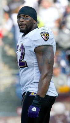FOXBORO, MA - OCTOBER 4:  Ray Lewis  #52 of the Baltimore takes breather  against the New England Patriots at Gillette Stadium on October 4, 2009 in Foxboro, Massachusetts. (Photo by Jim Rogash/Getty Images)