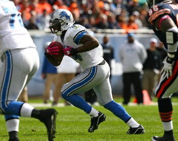 CHICAGO - OCTOBER 04: Kevin Smith #34 of the Detroit Lions runs with the ball against the Chicago Bears on October 4, 2009 at Soldier Field in Chicago, Illinois. The Bears defeated the Lions 48-24. (Photo by Jonathan Daniel/Getty Images)