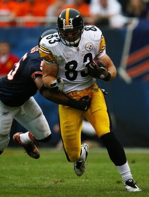 CHICAGO - SEPTEMBER 20: Heath Miller #83 of the Pittsburgh Steelers slips past Lance Briggs #55 of the Chicago Bears on September 20, 2009 at Soldier Field in Chicago, Illinois. The Bears defeated the Steelers 17-14. (Photo by Jonathan Daniel/Getty Images