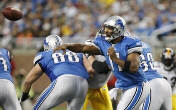 DETROIT - OCTOBER 11:  Dante Culpepper #11 of the Detroit Lions throws a pass against the Pittsburgh Steelers during their NFL game on October 11, 2009 at Ford Field in Detroit, Michigan. (Photo by Gregory Shamus/Getty Images)