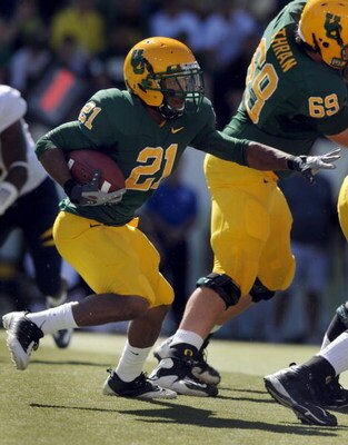 EUGENE, OR - SEPTEMBER 26: Running back LaMichael James #21 of the Oregon Ducks looks for some running room in the first quarter of the game against the California Bears at Autzen Stadium on September 26, 2009 in Eugene, Oregon. Oregon won the game 42-3. 