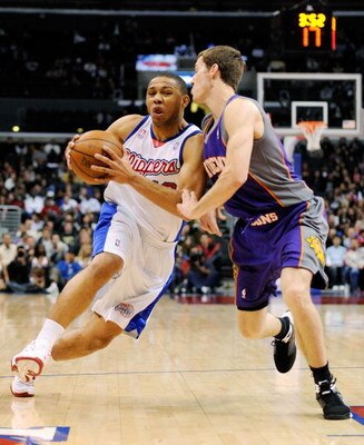 LOS ANGELES, CA - FEBRUARY 18:  Eric Gordon #10 of the Los Angeles Clippers drives against Goran Dragic #2 of the Phoenix Suns at the Staples Center on February 18, 2009 in Los Angeles, California.  NOTE TO USER: User expressly acknowledges and agrees tha