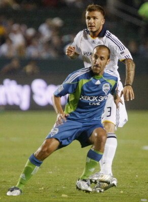 CARSON, CA - AUGUST 15:  Peter Vagenas #8 of the Seattle Sounders FC battles against David Beckham #23 of the Los Angeles Galaxy during the game at The Home Depot Center on August 15, 2009 in Carson, California. (Photo by Jeff Gross/Getty Images)