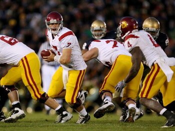 SOUTH BEND, IN - OCTOBER 17:  Quarterback Matt Barkley #7 of the USC Trojans looks to hand off the ball against the Notre Dame Fighting Irish during the fourth quarter of the game at Notre Dame Stadium on October 17, 2009 in South Bend, Indiana. USC won t
