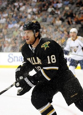 DALLAS - OCTOBER 14:  Left wing James Neal #18 of the Dallas Stars at American Airlines Center on October 14, 2009 in Dallas, Texas.  (Photo by Ronald Martinez/Getty Images)