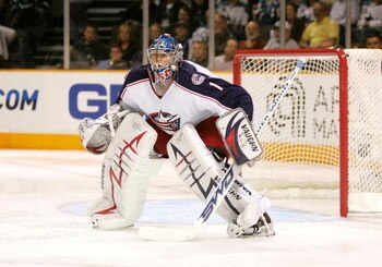 SAN JOSE, CA - OCTOBER 08:  Steve Mason #1 of the Columbus Blue Jackets in action during their game against the San Jose Sharks at HP Pavilion on October 8, 2009 in San Jose, California.  (Photo by Ezra Shaw/Getty Images)
