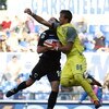 ROME - OCTOBER 18:  Fernando Muslera (R) the goalkeeper of SS Lazio clashes with and injures Giampaolo Pazzini of UC Sampdoria during the Serie A match between SS Lazio and UC Sampdoria at Stadio Olimpico on October 18, 2009 in Rome, Italy.  (Photo by Pao