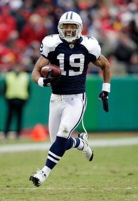 KANSAS CITY, MO - OCTOBER 11:  Miles Austin #19 of the Dallas Cowboys breaks a tackle and continues to the endzone for the first of his two touchdowns during the game against the Kansas City Chiefs on October 11, 2009 at Arrowhead Stadiumin Kansas City, M