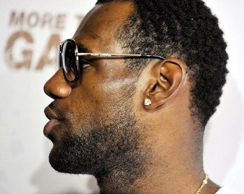 LOS ANGELES, CA - SEPTEMBER 26:  NBA's Cleveland Cavaliers player LeBron James arrives at the screening of Lionsgate's 'More Than a Game' at the Grove Theaters on September 26, 2009 in Los Angeles, California.  (Photo by Kevin Winter/Getty Images)